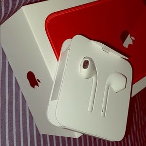 iPhone 11 Earpods with Lightning Connector